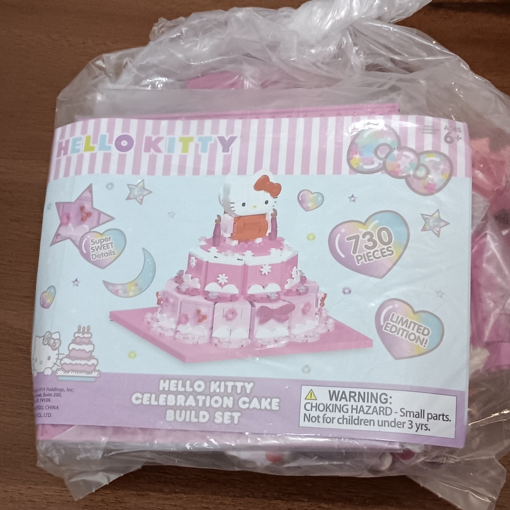 Hello Kitty Limited Edition Cake Topper Set - Pink and White